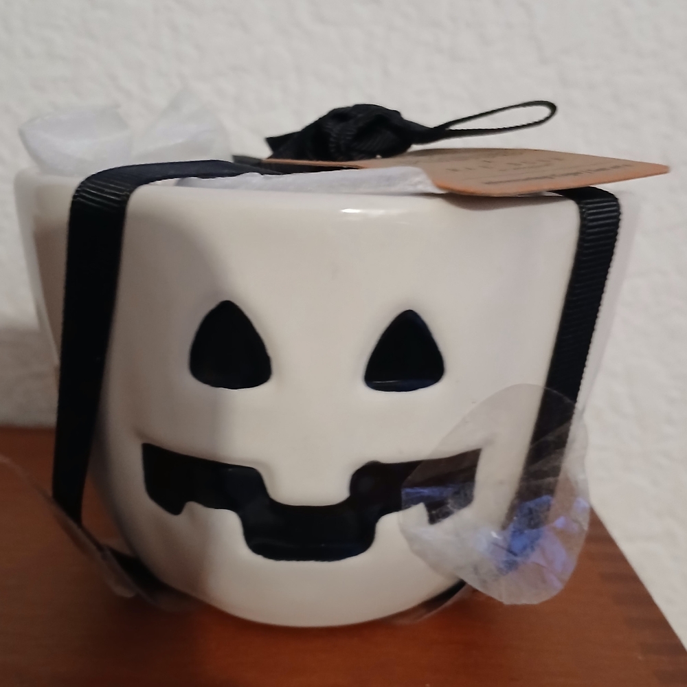 Peanuts Orange and White Snoopy Halloween Measuring Cups - Picture 2 of 3